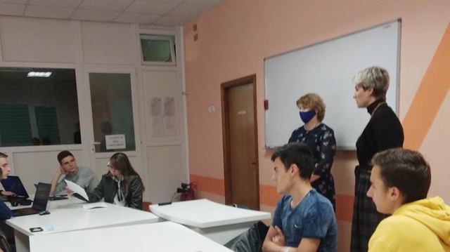 Профорієнтаційна розмова зі студентами та завідувачем відділенням комп’ютерних та видавничих технологій – Чубей Олександрою Орестівною